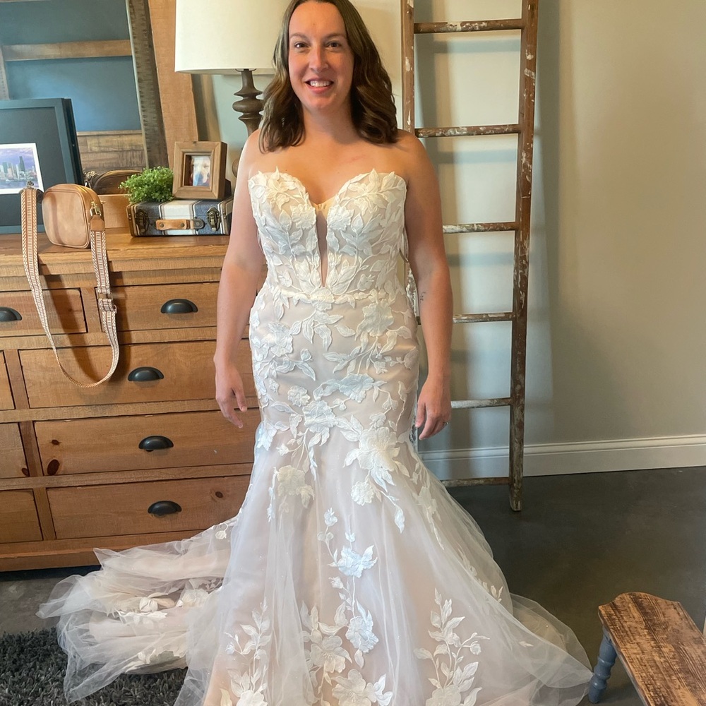 Maggie Sottero White Floral Lace Wedding Dress